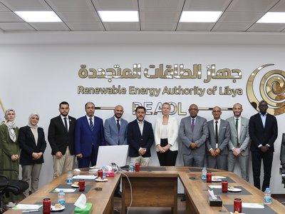 جهاز الطاقات المتجددة يبحث مع مجموعة البنك الأفريقي للتنمية آفاق التعاون وتمويل مشاريع الطاقة النظيفة