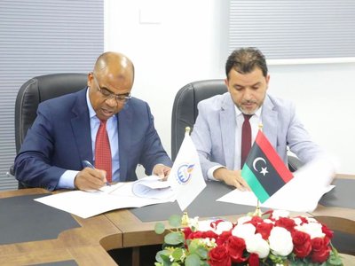توقيع مذكرة تعاون بين وزارة النفط والغاز وجهاز الطاقات المتجددة لتعزيز الشراكة في مجال الطاقة النظيفة